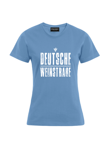 Hellblaues T-Shirt mit dem Aufdruck "Deutsche Weinstrasse" .  Das ideale Geschenk für jedes Pfalzkind vom Textildruck Spezialisten aus Bad Dürkheim.