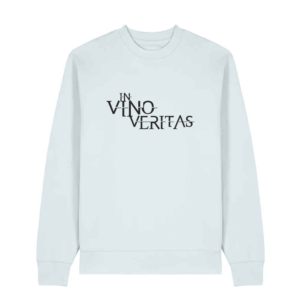 Sweater in eisblau mit schwarzem Aufdruck "In Vino Veritas". 