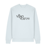 Sweater in eisblau mit schwarzem Aufdruck "In Vino Veritas". 
