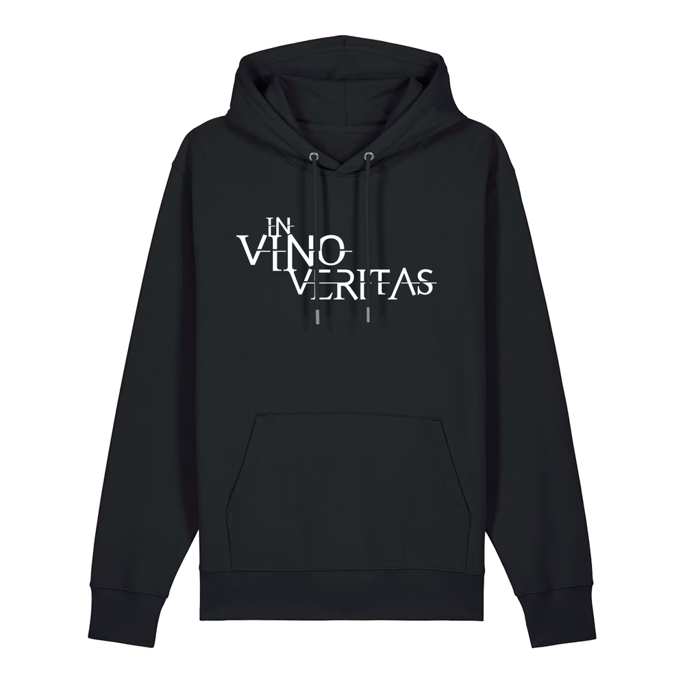 Hoodie in schwarz mit weißem Aufdruck "In Vino Veritas". 