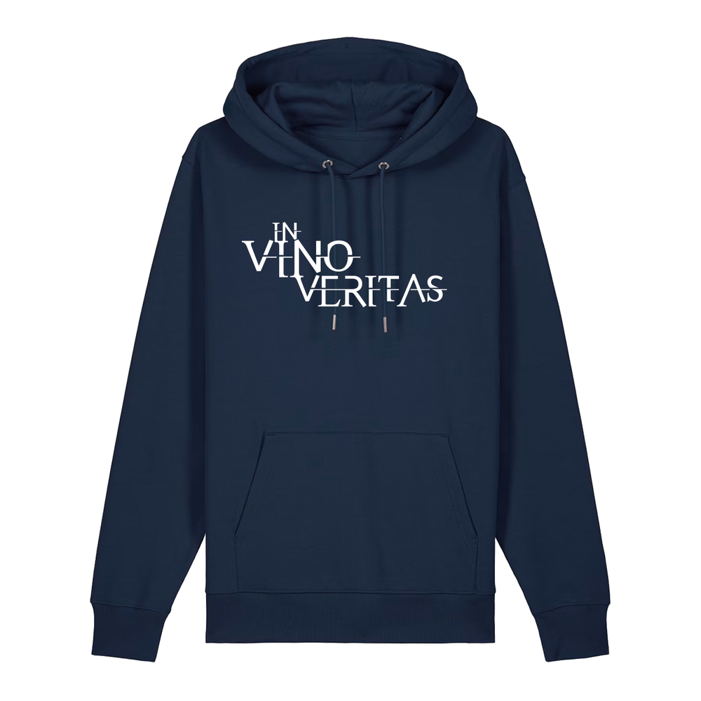 Hoodie in navy mit weißem Aufdruck "In Vino Veritas". 