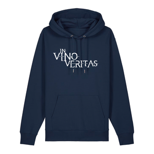 Hoodie in navy mit weißem Aufdruck "In Vino Veritas". 
