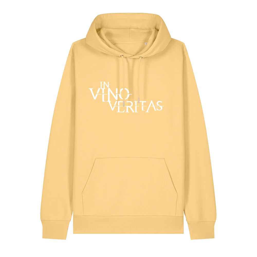 Hoodie in gelb mit weißem Aufdruck "In Vino Veritas". 